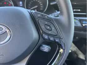 Toyota C-HR (2023) thumbnail 17