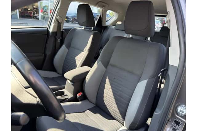 Toyota Auris (2018) thumbnail 5