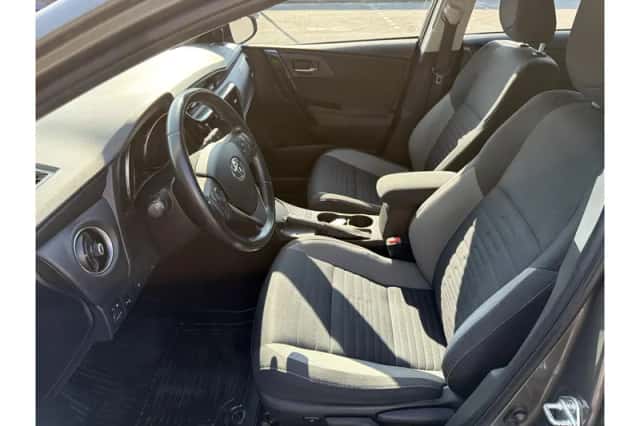 Toyota Auris (2018) thumbnail 6