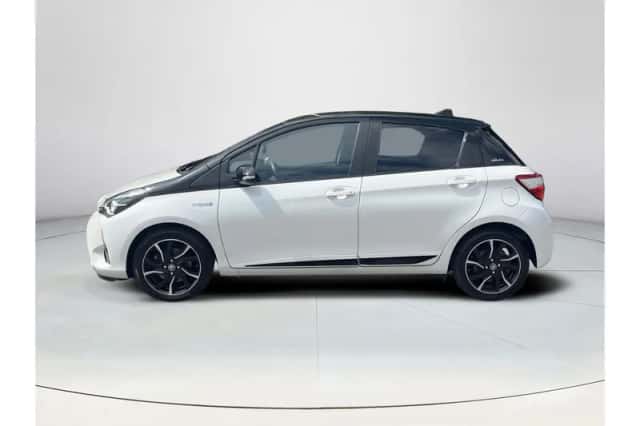 Toyota Yaris (2019) thumbnail 2