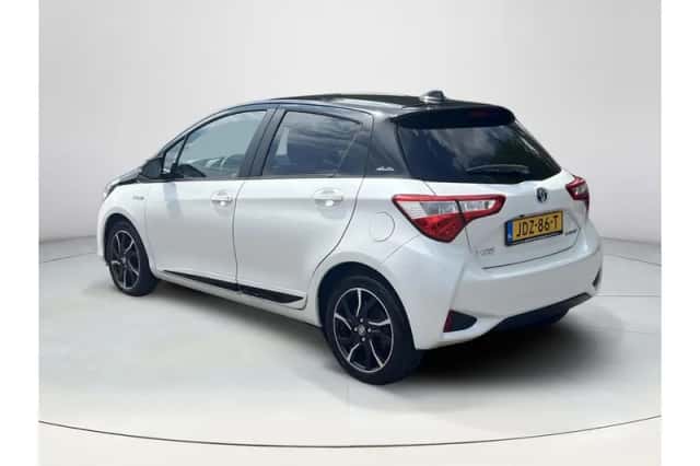 Toyota Yaris (2019) thumbnail 3