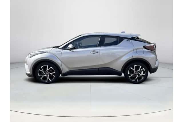 Toyota C-HR (2019) thumbnail 2