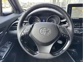 Toyota C-HR (2019) thumbnail 15