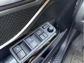 Toyota C-HR (2019) thumbnail 18
