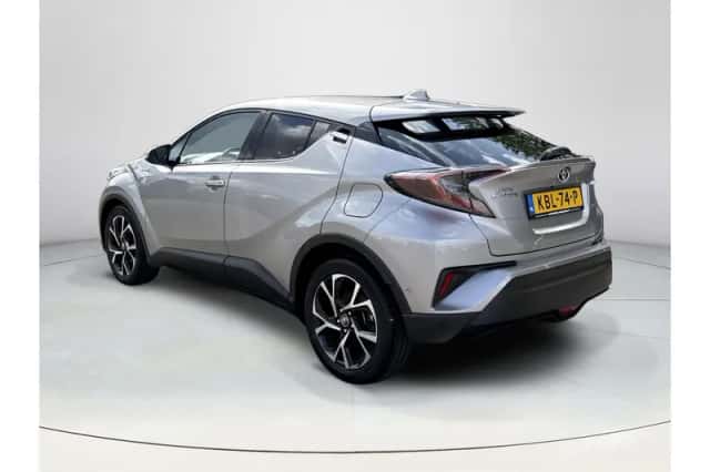 Toyota C-HR (2019) thumbnail 3