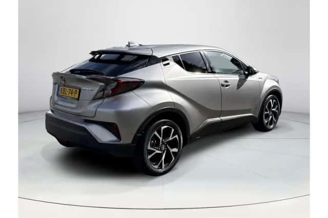 Toyota C-HR (2019) thumbnail 5