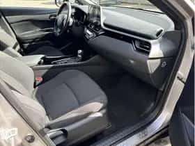 Toyota C-HR (2019) thumbnail 9