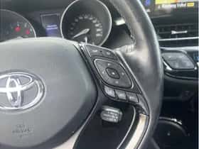 Toyota C-HR (2017) thumbnail 13
