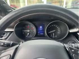 Toyota C-HR (2017) thumbnail 15