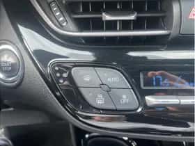 Toyota C-HR (2017) thumbnail 18