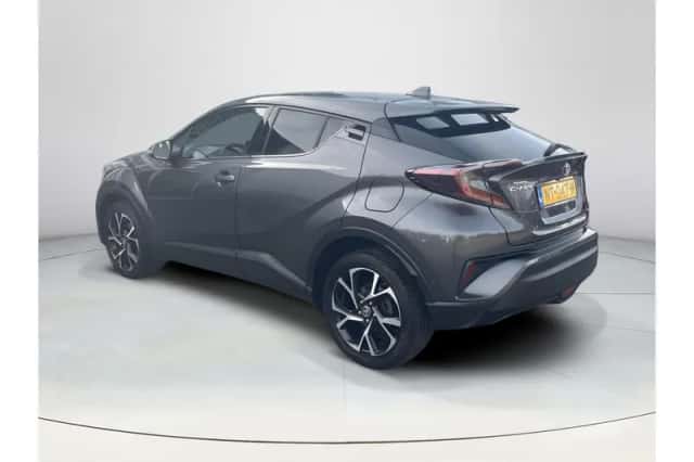 Toyota C-HR (2017) thumbnail 3