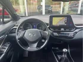 Toyota C-HR (2017) thumbnail 26