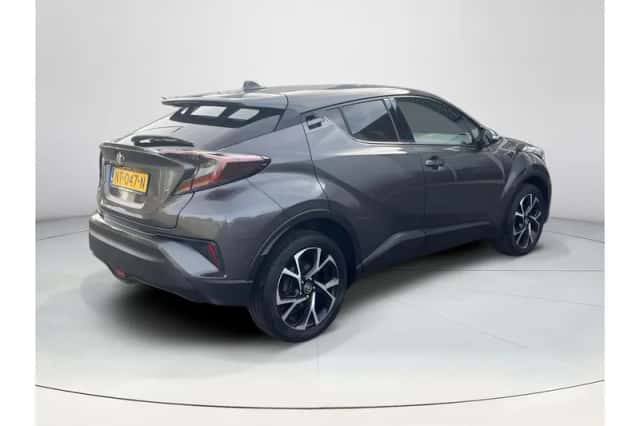 Toyota C-HR (2017) thumbnail 5