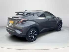 Toyota C-HR (2017) thumbnail 5