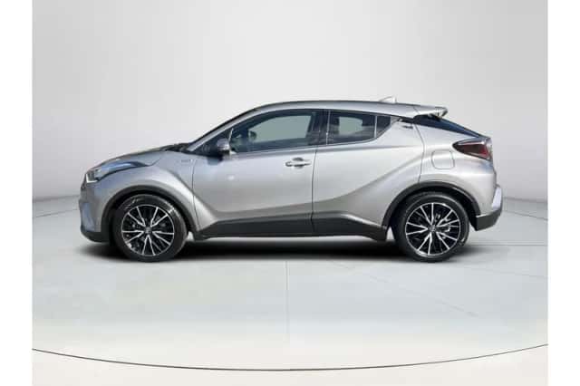 Toyota C-HR (2017) thumbnail 2