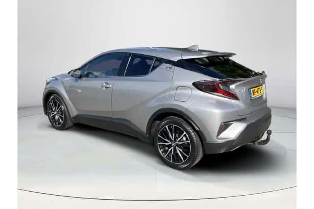 Toyota C-HR (2017) thumbnail 3