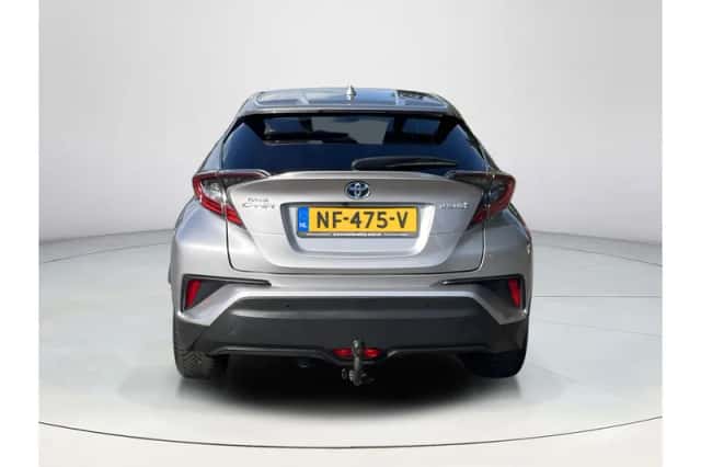 Toyota C-HR (2017) thumbnail 4