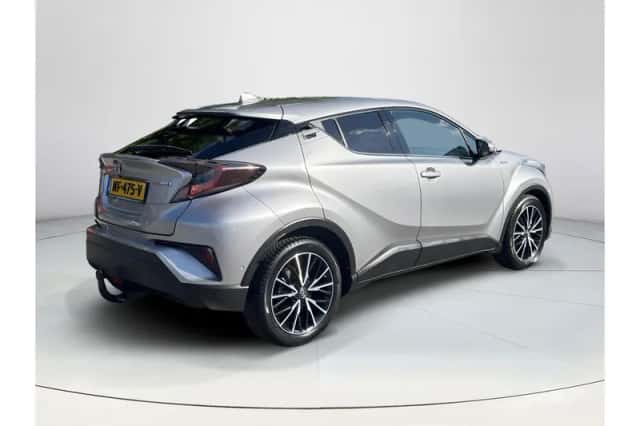 Toyota C-HR (2017) thumbnail 5