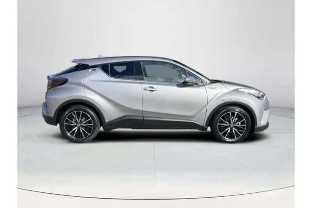 Toyota C-HR (2017) thumbnail 6