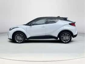 Toyota C-HR (2022) thumbnail 2