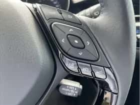 Toyota C-HR (2022) thumbnail 23