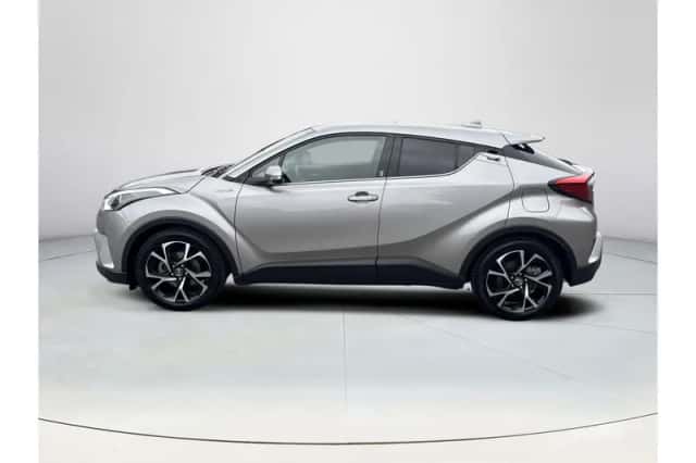 Toyota C-HR (2019) thumbnail 2