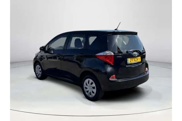 Toyota Verso-S (2012) thumbnail 3