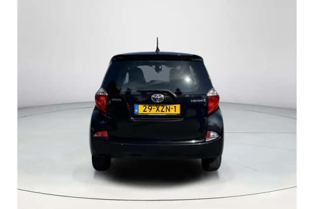 Toyota Verso-S (2012) thumbnail 4
