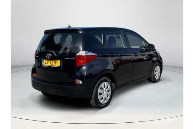 Toyota Verso-S (2012) thumbnail 5
