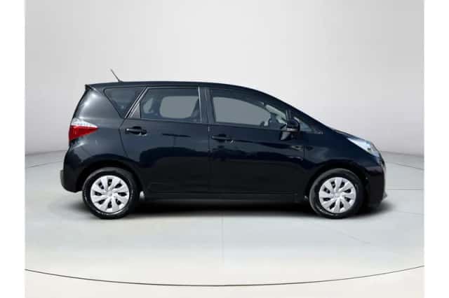 Toyota Verso-S (2012) thumbnail 6