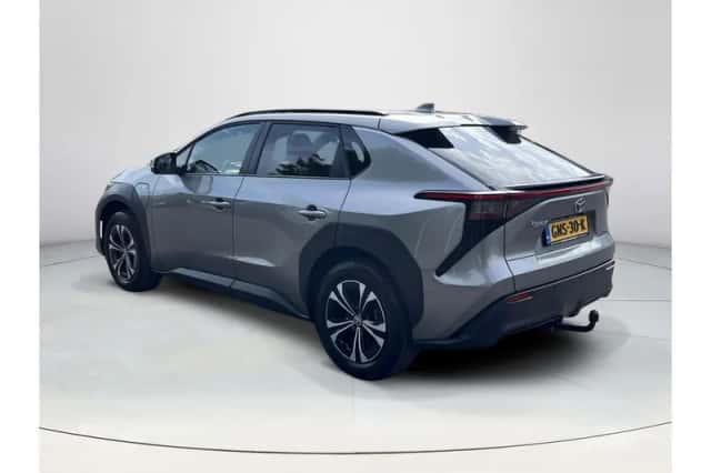 Toyota bZ4X (2024) thumbnail 3