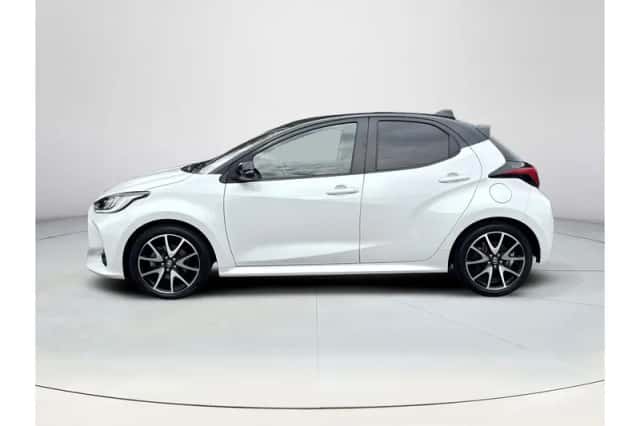 Toyota Yaris (2022) thumbnail 2