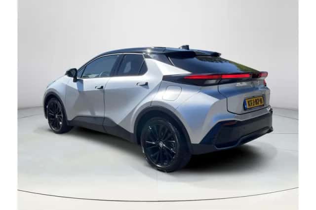 Toyota C-HR (2024) thumbnail 3