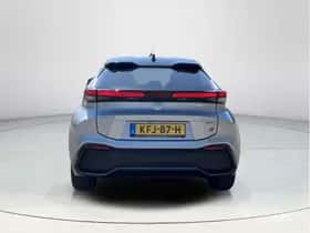 Toyota C-HR (2024) thumbnail 4