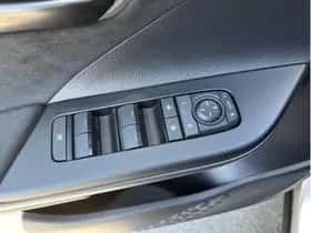 Toyota C-HR (2024) thumbnail 32