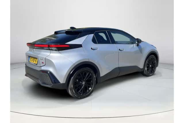 Toyota C-HR (2024) thumbnail 5