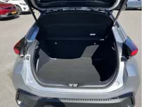Toyota C-HR (2024) thumbnail 9