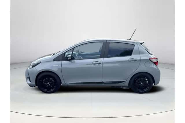 Toyota Yaris (2019) thumbnail 2