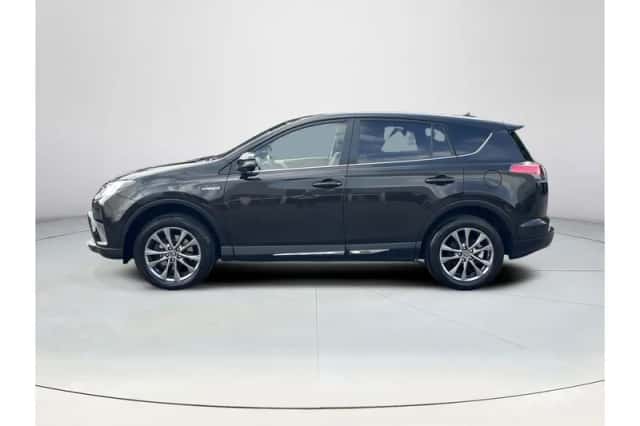 Toyota RAV4 (2016) thumbnail 2