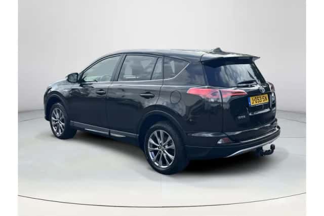 Toyota RAV4 (2016) thumbnail 3