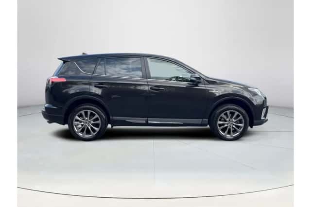 Toyota RAV4 (2016) thumbnail 6