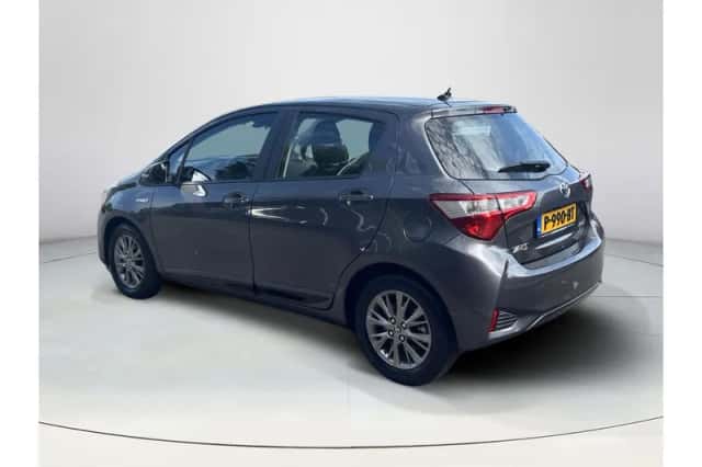 Toyota Yaris (2017) thumbnail 3