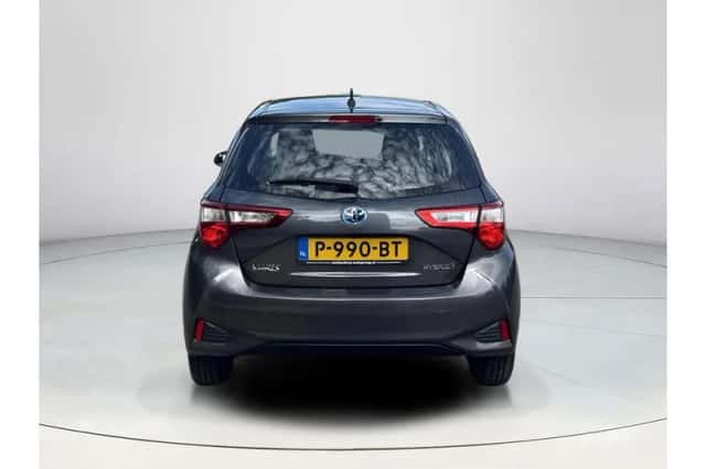 Toyota Yaris (2017) thumbnail 4