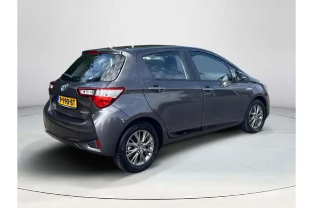 Toyota Yaris (2017) thumbnail 5