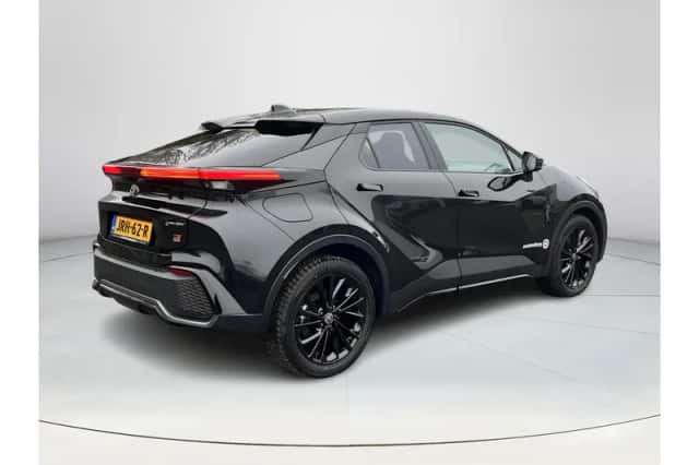 Toyota C-HR (2025) thumbnail 5