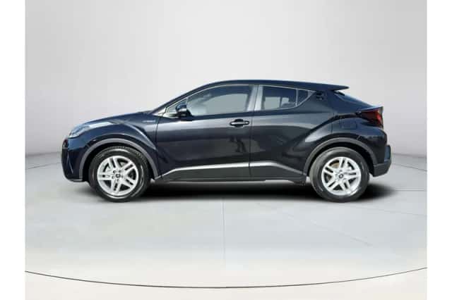 Toyota C-HR (2022) thumbnail 2