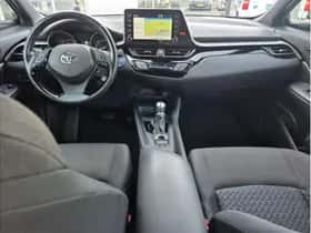 Toyota C-HR (2022) thumbnail 12