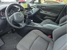 Toyota C-HR (2022) thumbnail 14