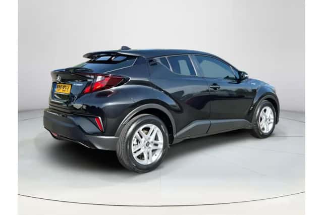 Toyota C-HR (2022) thumbnail 5