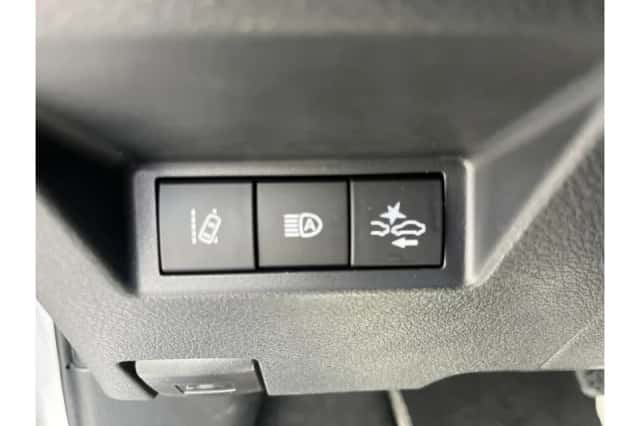 Toyota Yaris (2020) thumbnail 4
